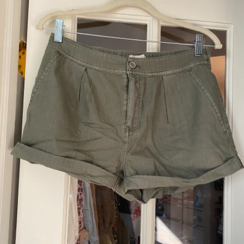 Pilcro by Anthro Pleated Rolled Shorts